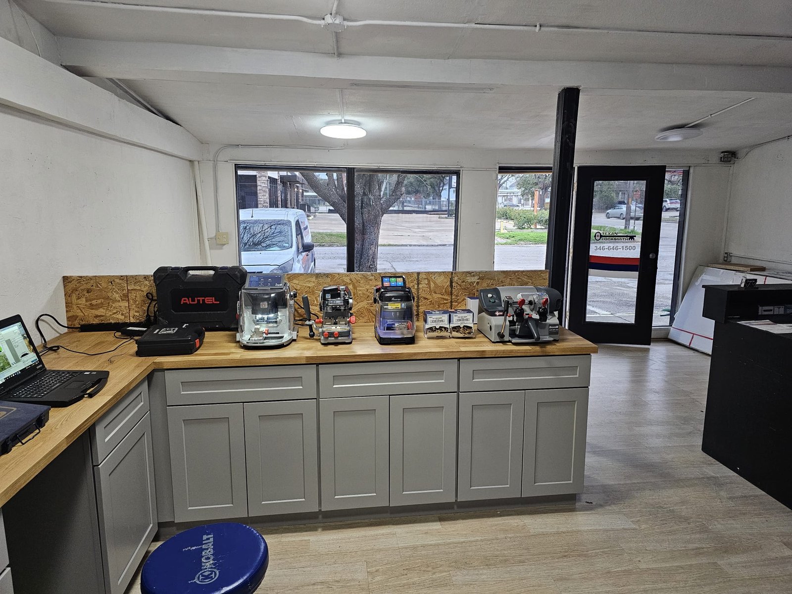Texan Locksmith shop with professional key cutting machines